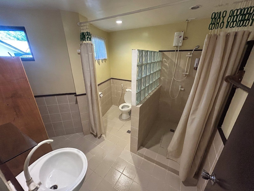 غرفة قياسية بسرير مزدوج مع أريكة، Alta Cebu Village Garden Resort 6/6