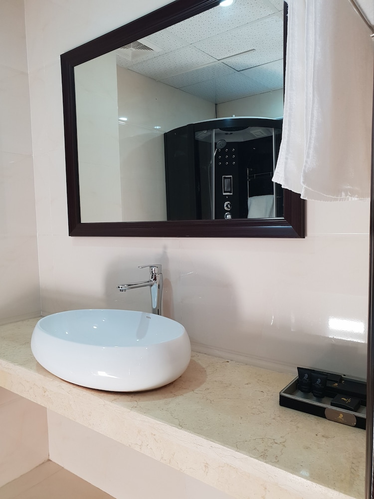 Phu Cuong Beach Hotel 35/69