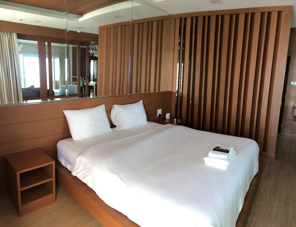 View Talay 6 Condominium By Honey 15/84