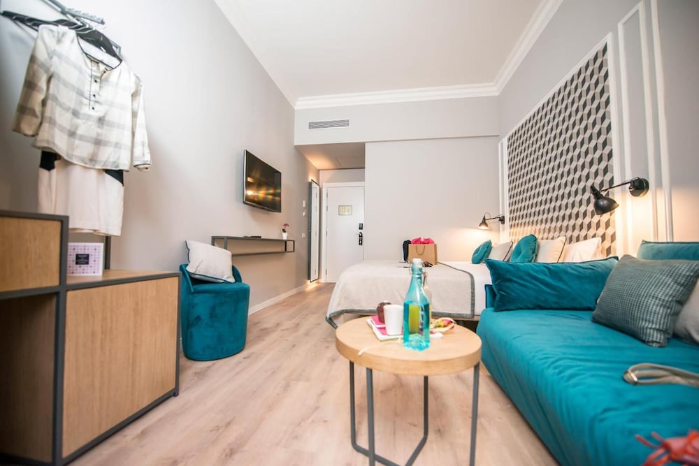 Ona Hotels Mosaic 27/50