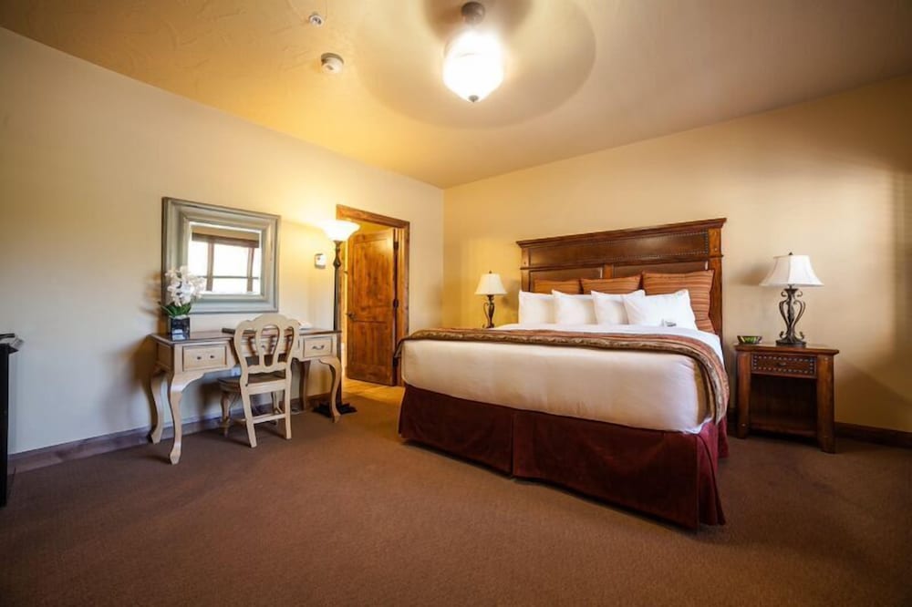 Cable Mountain Lodge 12/50