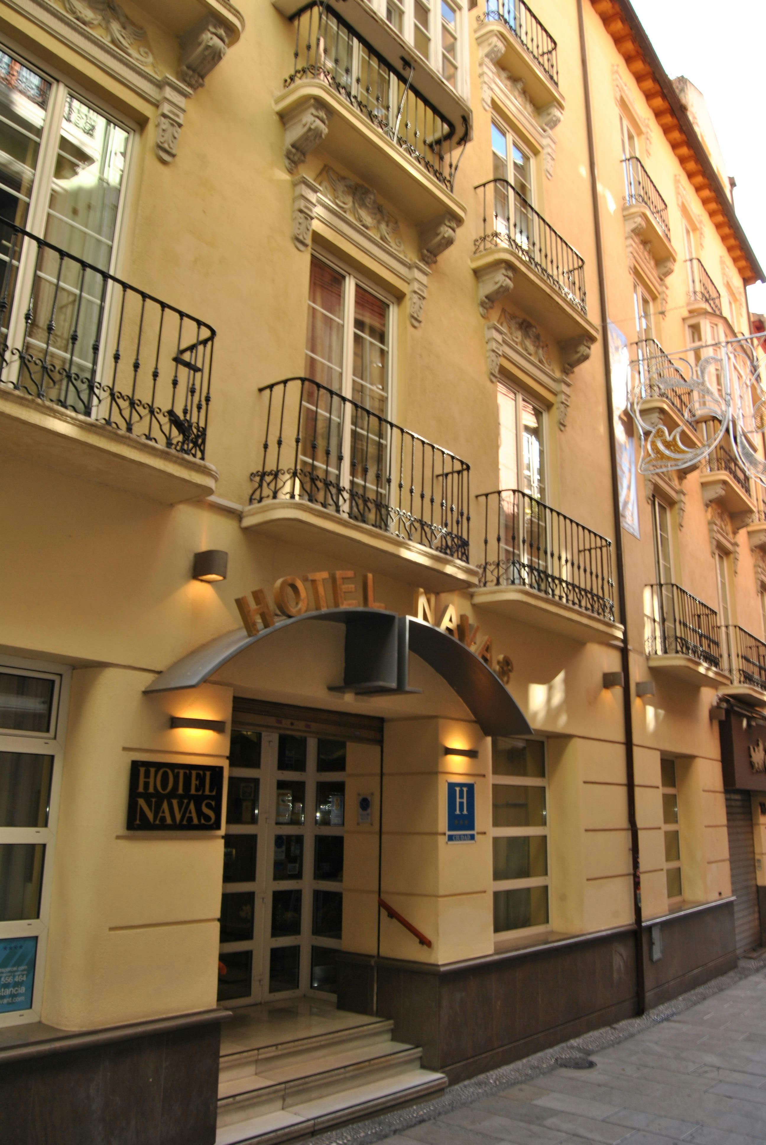 Navas Hotel 3/82