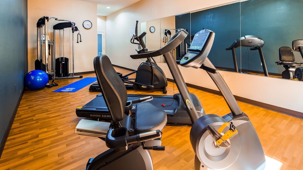 Best Western Bradbury Inn & Suites 14/26