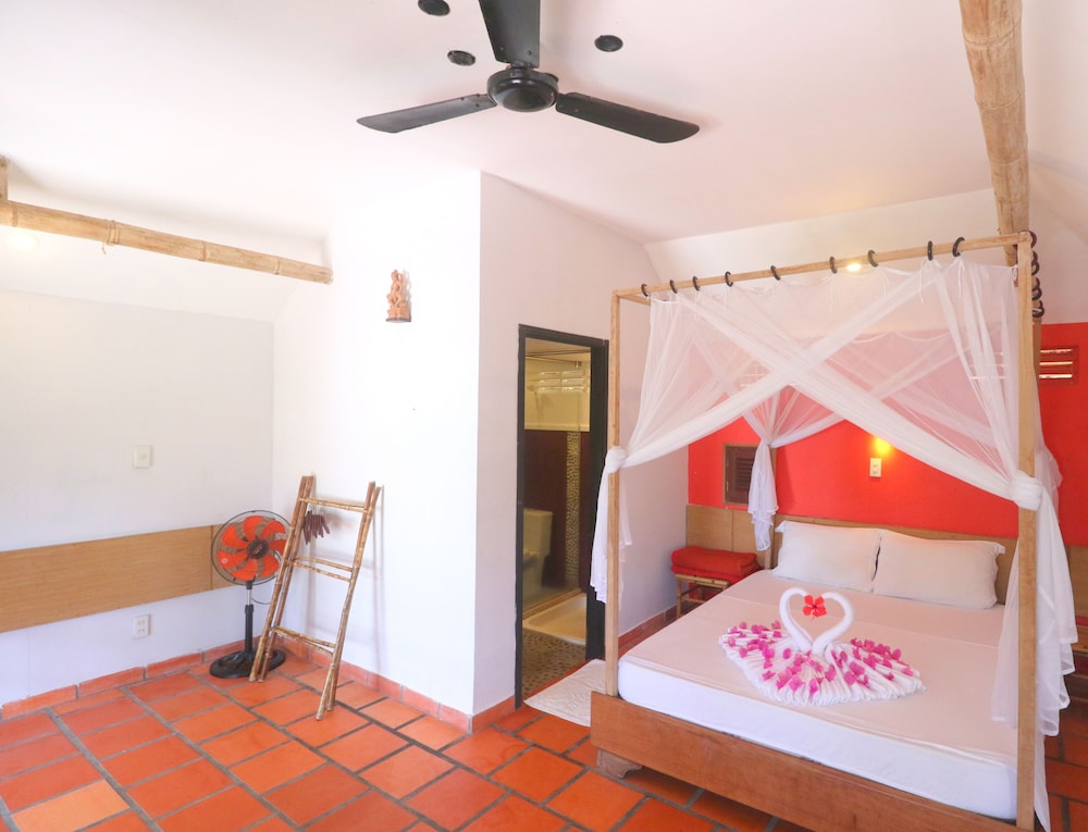 Whale Island Resort 13/68
