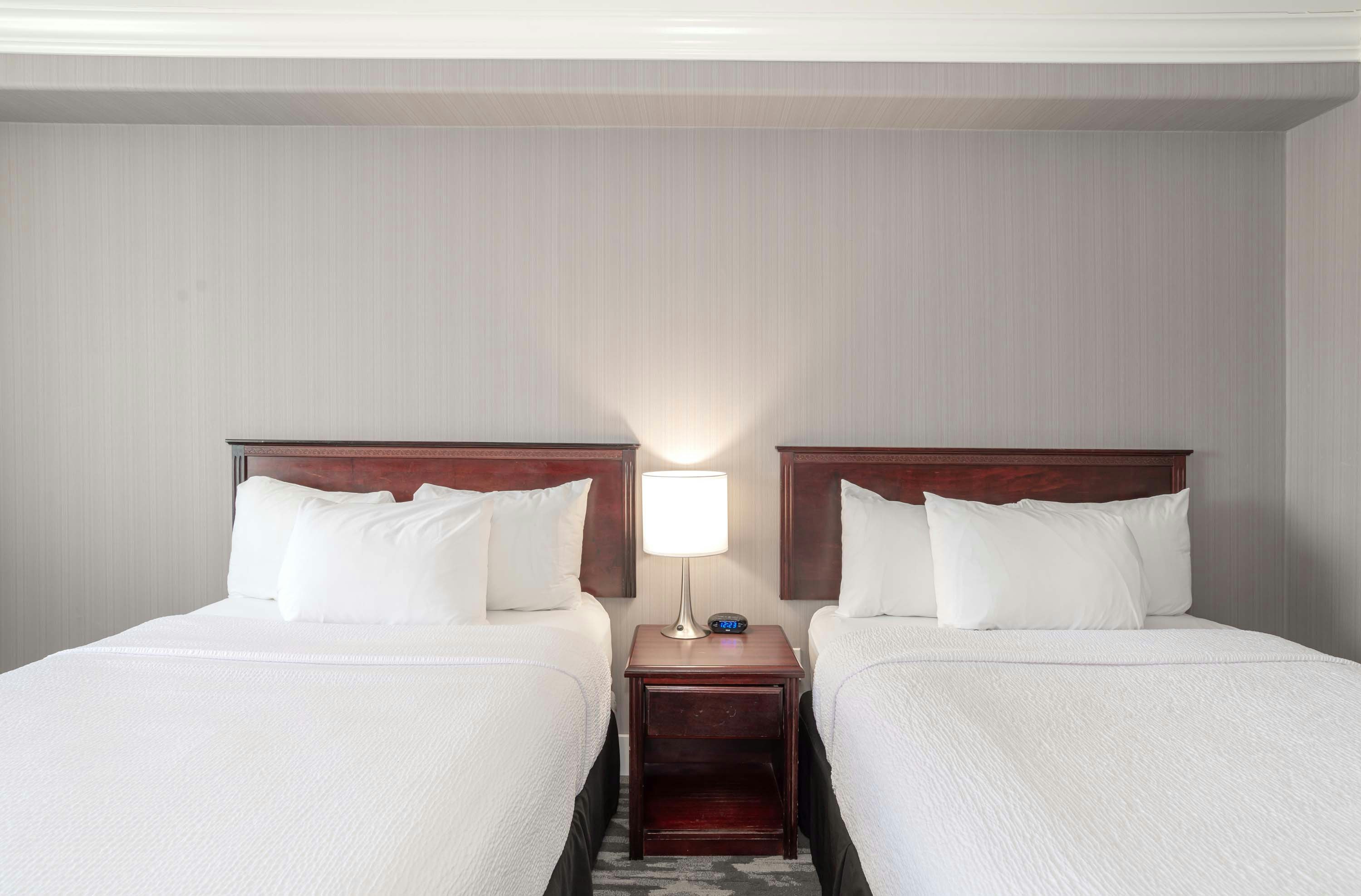غرفة قياسية بسريرين مزدوجين، Sandman Hotel Saskatoon 3/4