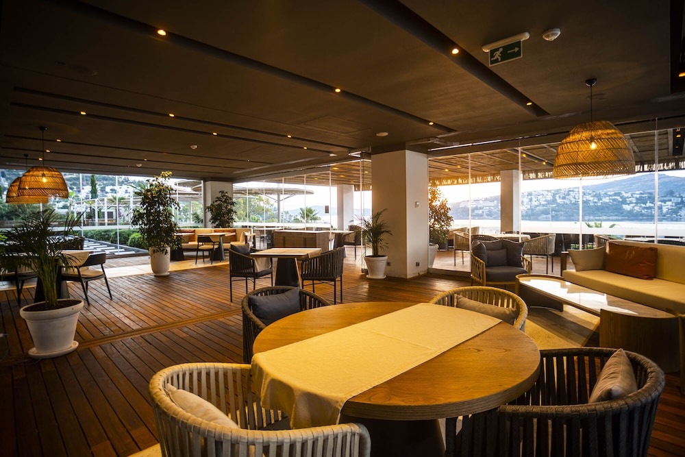 Cape Bodrum Luxury Hotel Beach 65/79