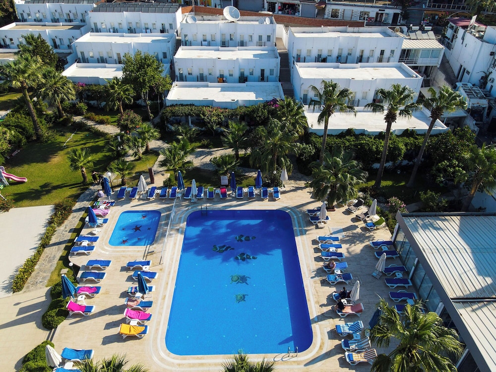 Nagi Beach Hotel 56/70
