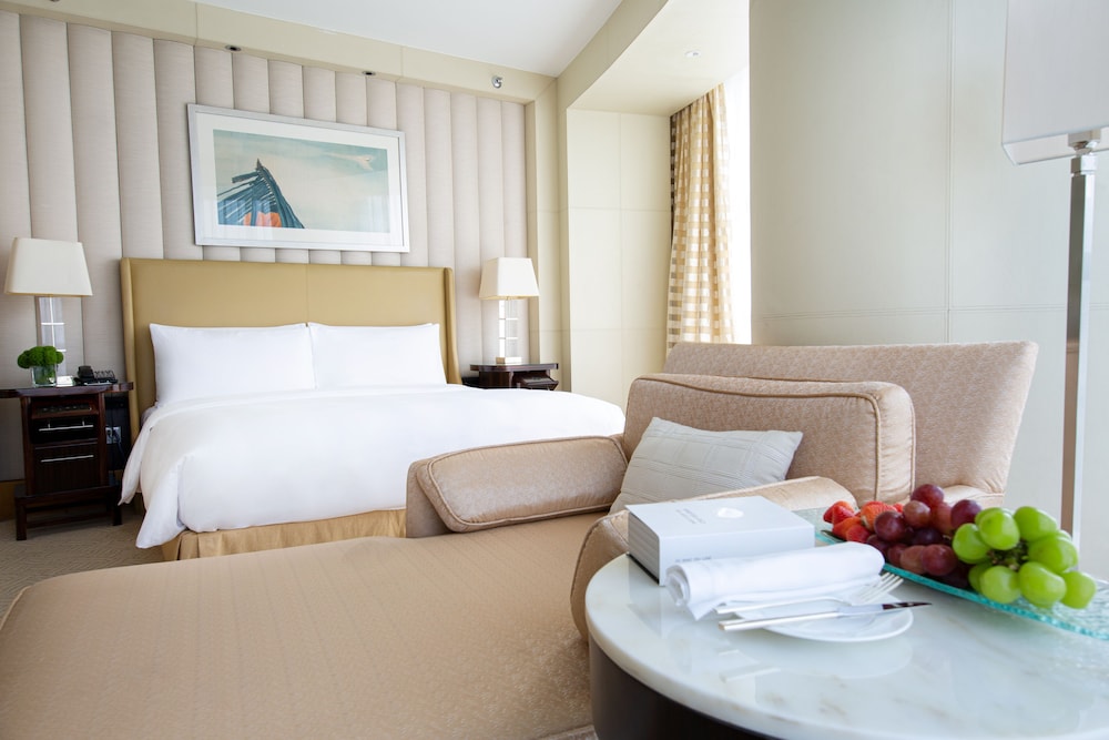 Ritz Carlton Financial Street 5/42