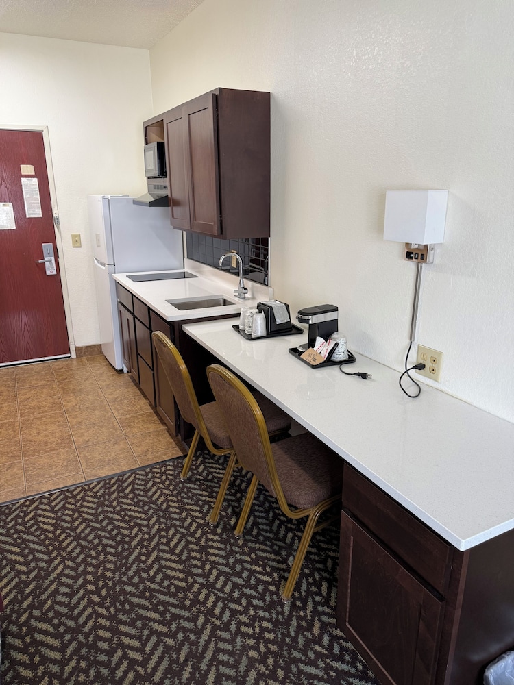Sandalwood Studios &amp; Suites 24/29