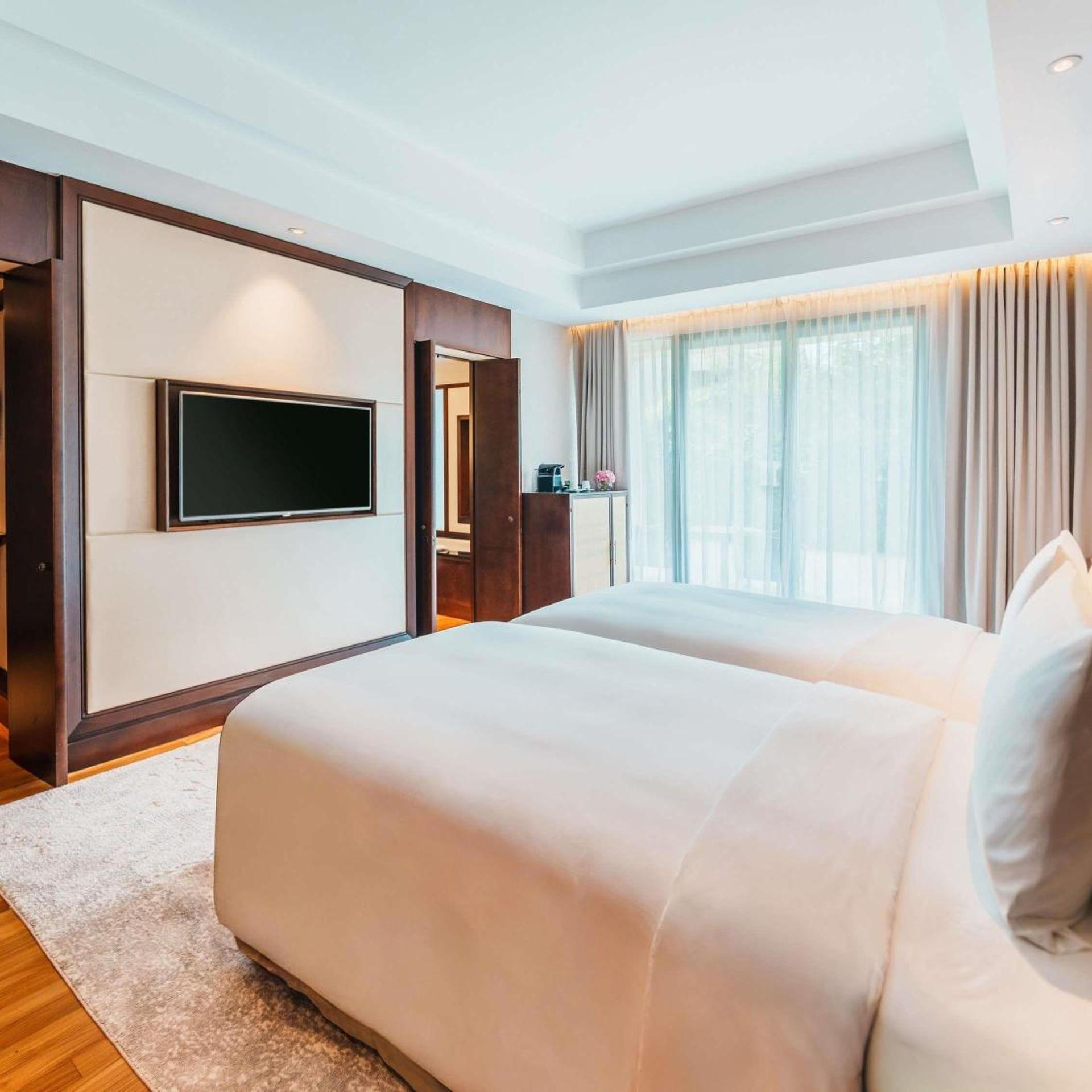 Renovated, Signature, Family Suite, King and Twin Beds