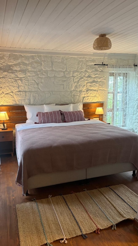 House, 4 Beds