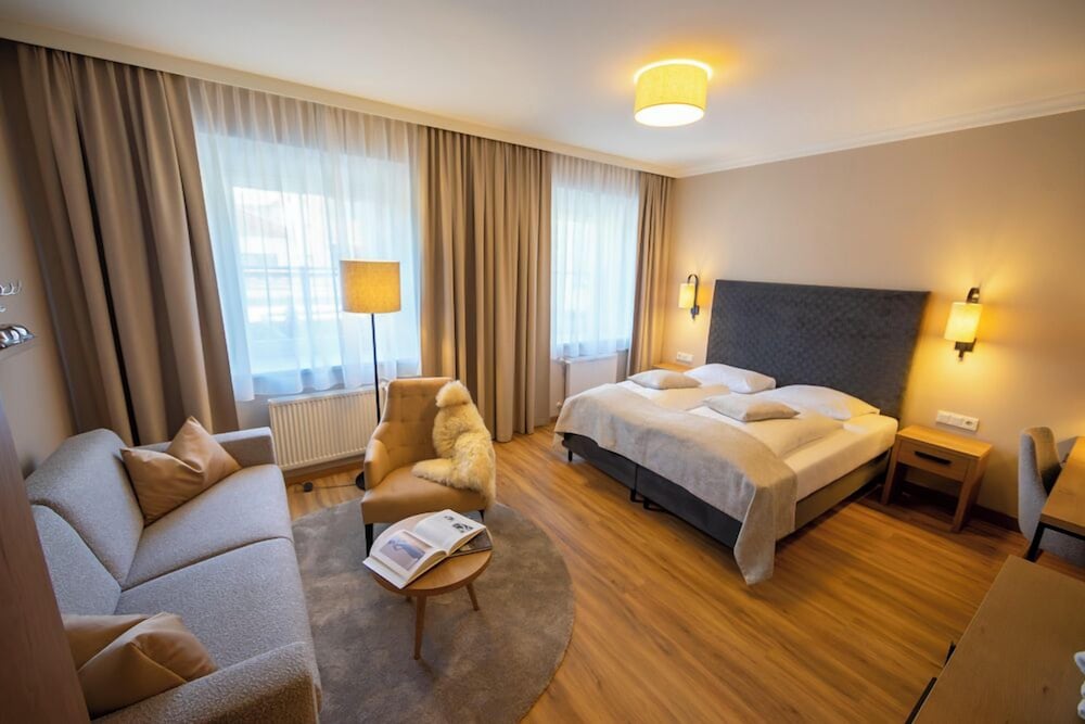 DELUXE, DOUBLE BED
