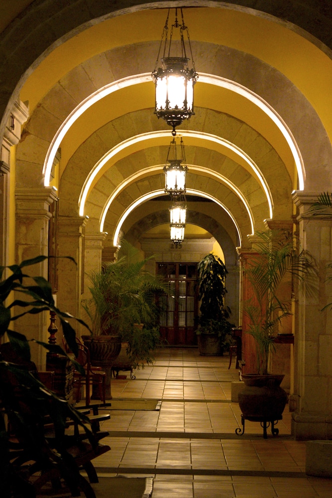 Los Juaninos Hotel 68/71