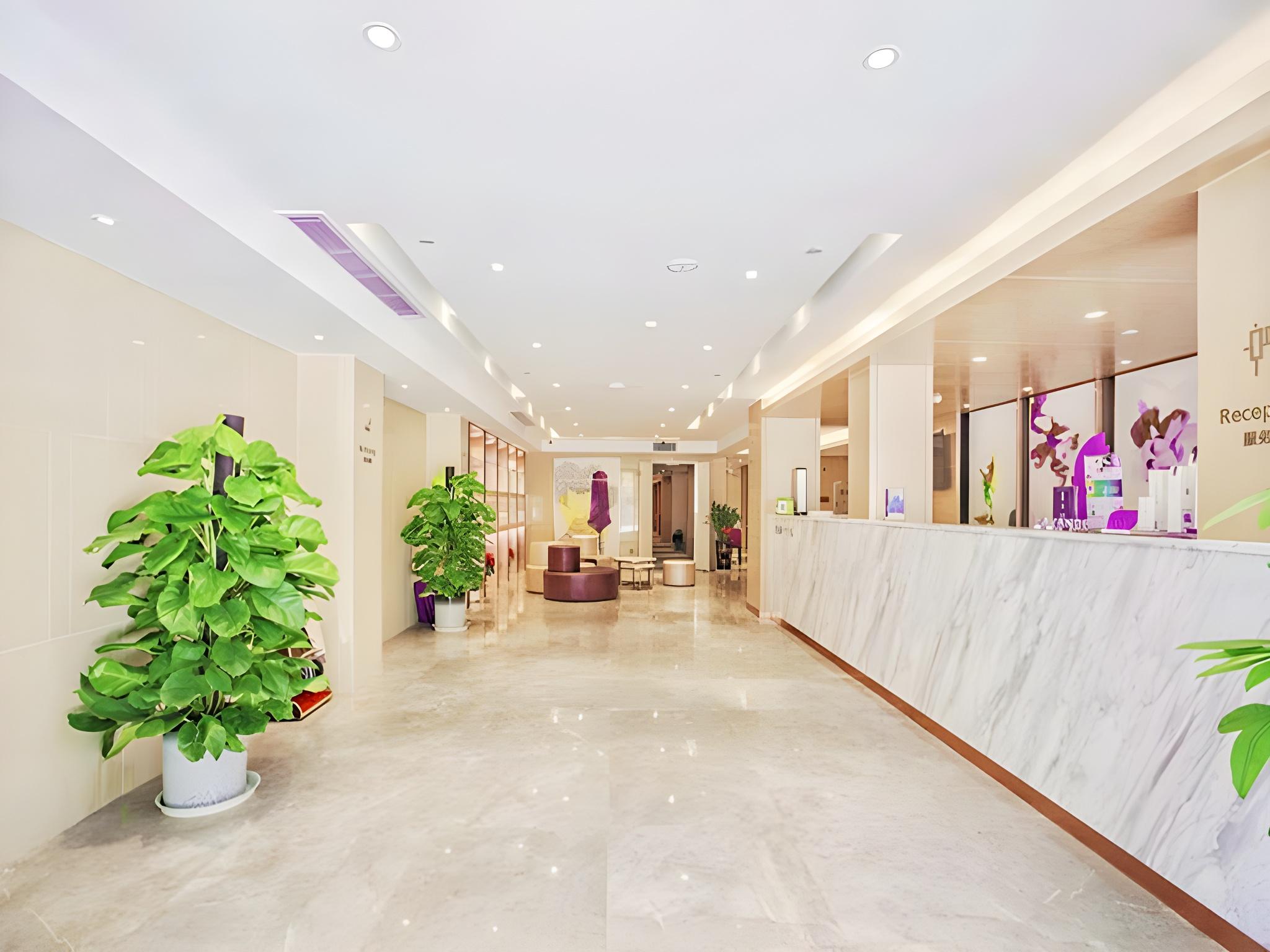 Lavande Hotel (Guangzhou Zoo, Huanghuagang Metro Station) 24/58