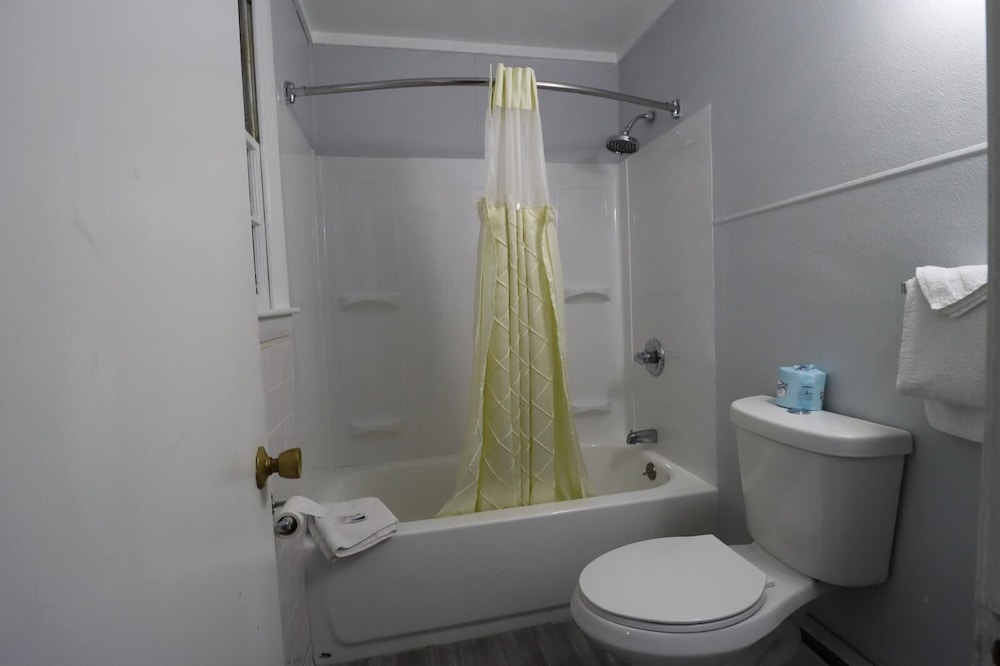 Travelodge By Wyndham Lincoln Near White Mountain 49/53