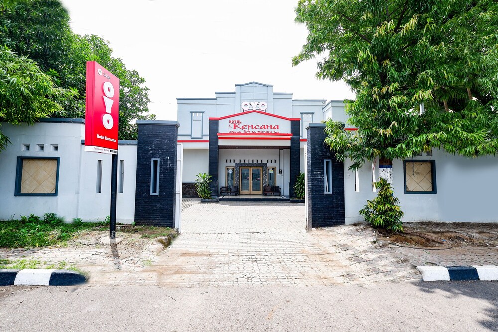 OYO 2436 Hotel Kencana 43/52