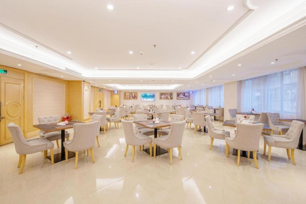 Vienna Hotel Huizhou (Huabianling Square Branch) 45/50