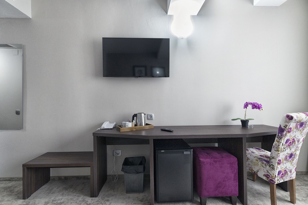PRESTIGE BOUTIQUE HOTEL CRAIOVA 61/65