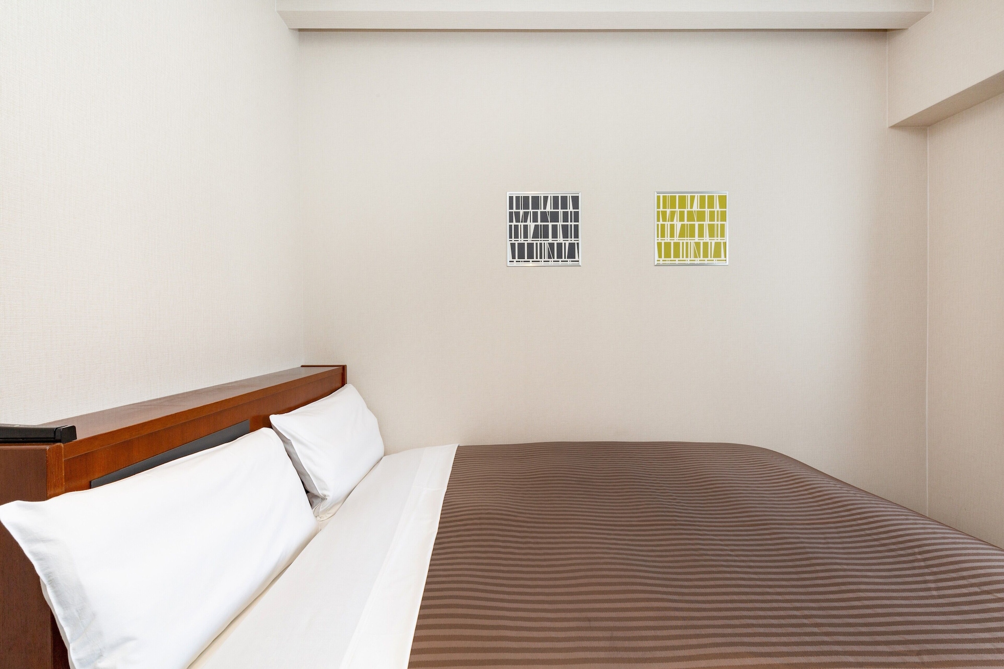 ROOM, DOUBLE BED