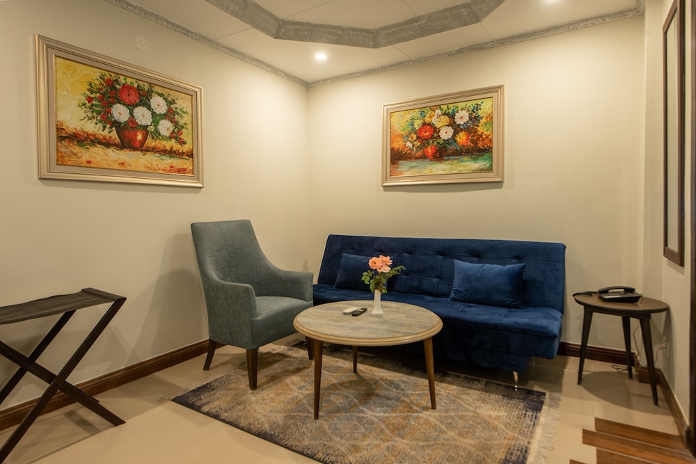 Cecil by Pearl Continental 46/60