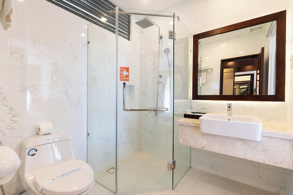 Superior, Twin Beds, Sea View, Hoang Ngoc Beach Resort 4/5