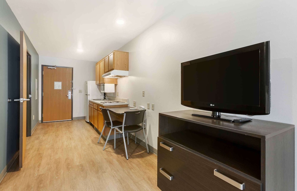 Extended Stay America Select Suites Phoenix North 37/52