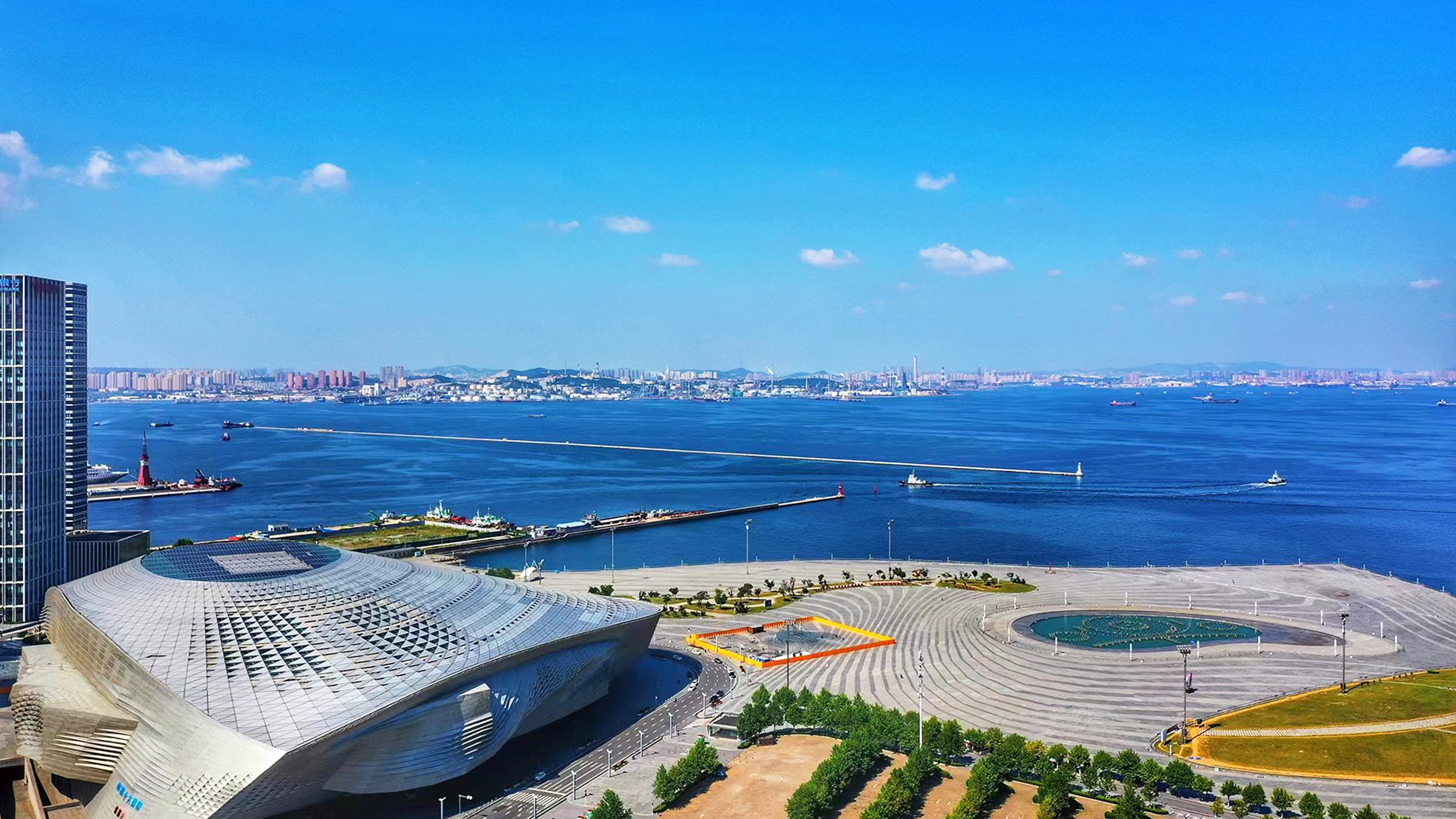 Crowne Plaza Dalian Xinghai 65/70