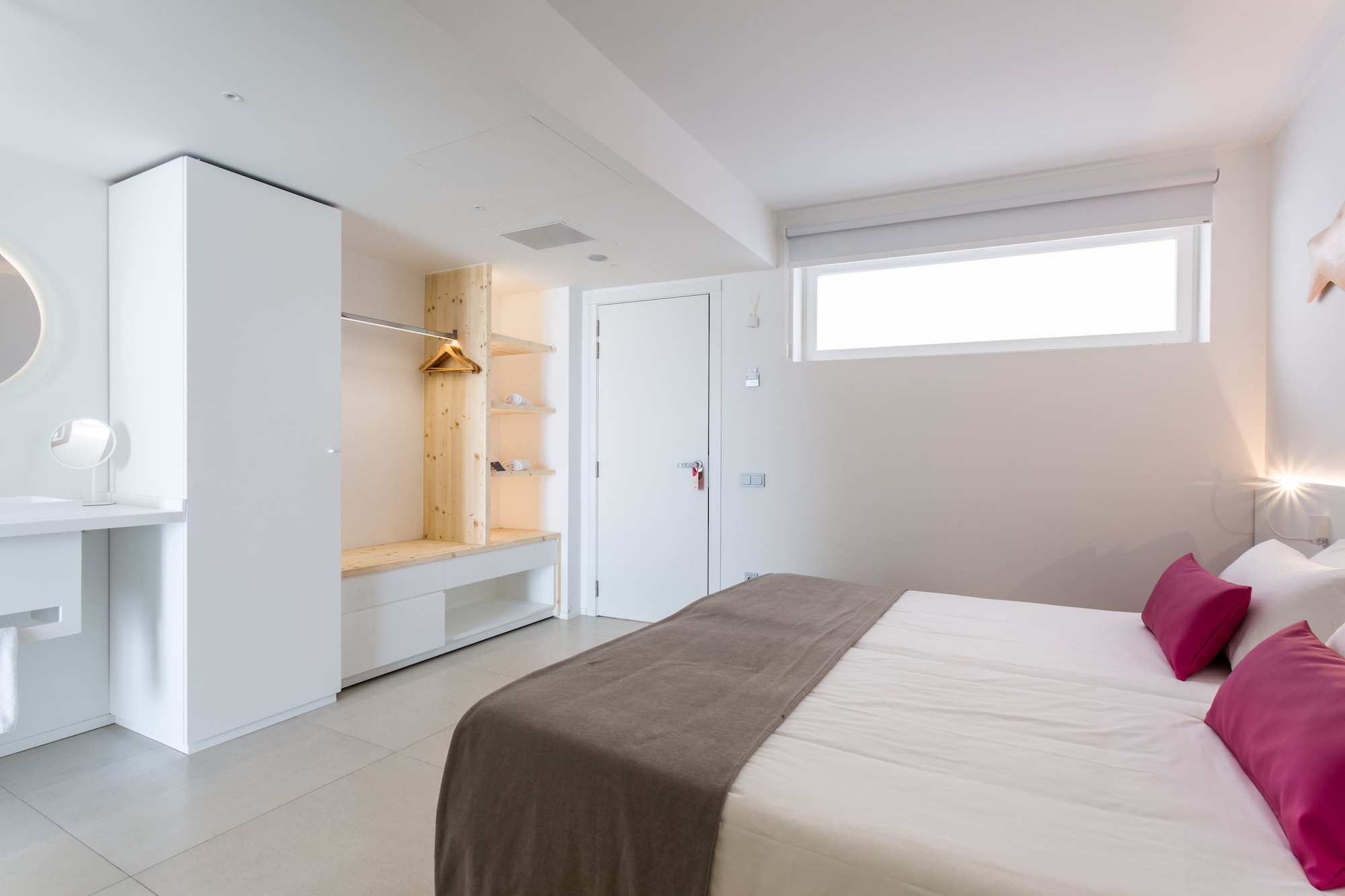 Studio, 1 Double and 1 Single Bed, Sea View, Pool Access, Ground Floor