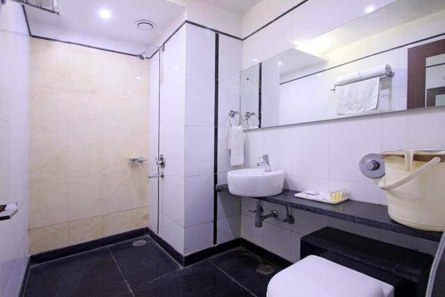 Hotel Sheela Shree Plaza 23/23
