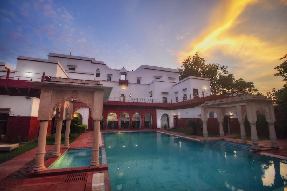 Amritara Chandra Mahal Haveli Bharatpur in Nadbai