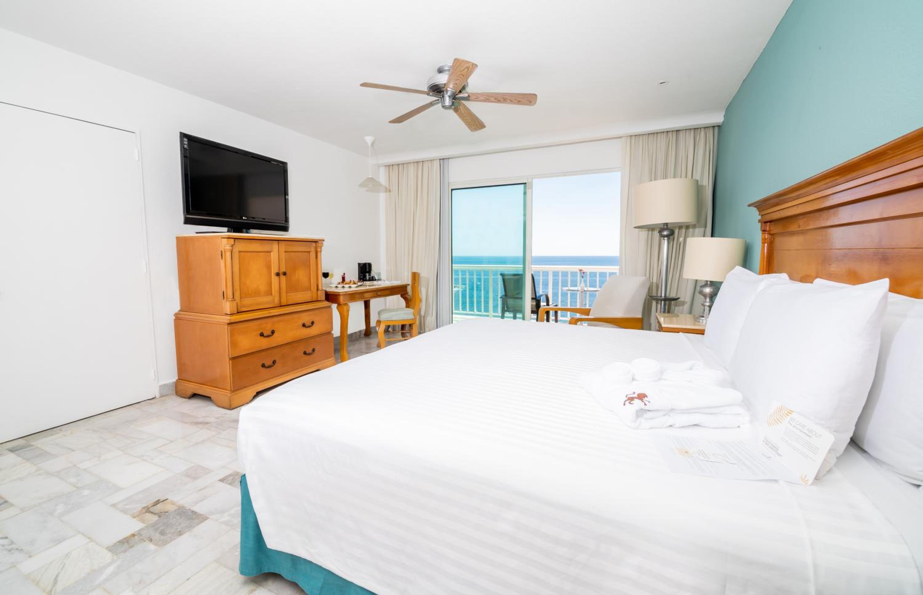 Club, Privilege, Suite, 2 Double Beds, Sea View