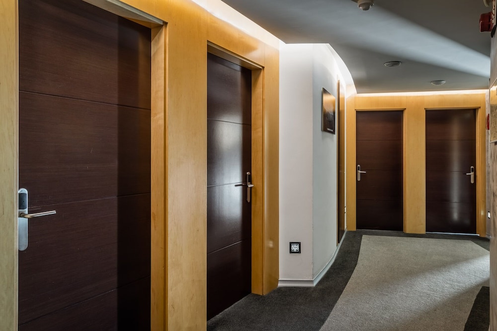 Madanis Hotel 30/50