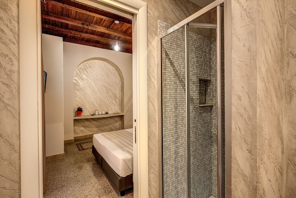 Colosseo Accomodation Room 36/38