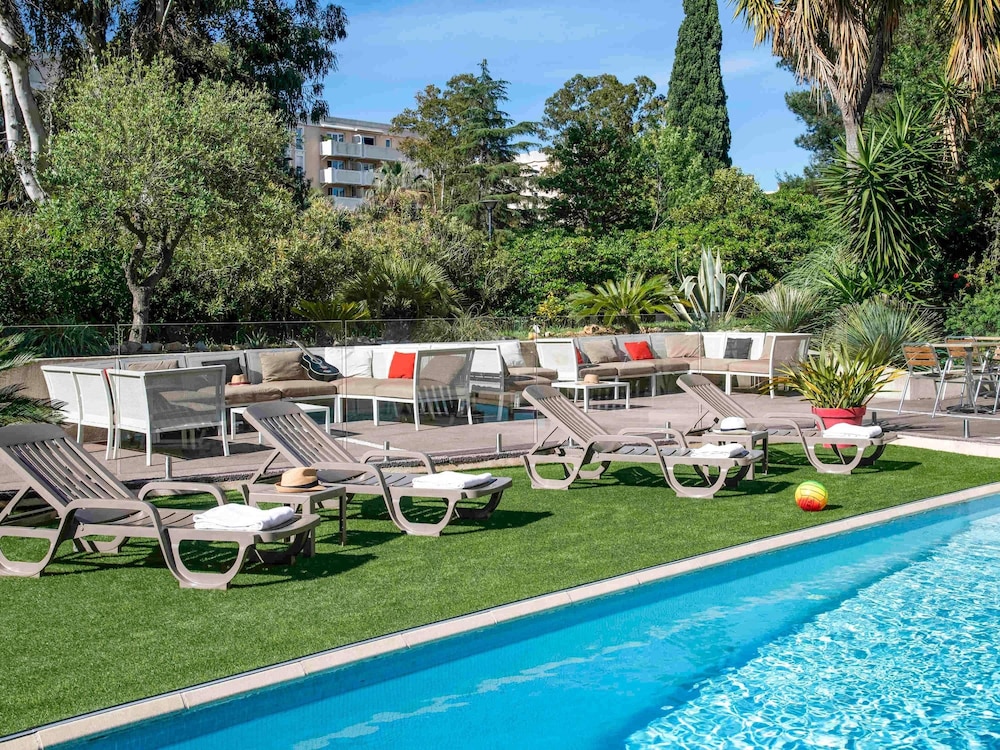 Ibis Hyeres Centre 41/50