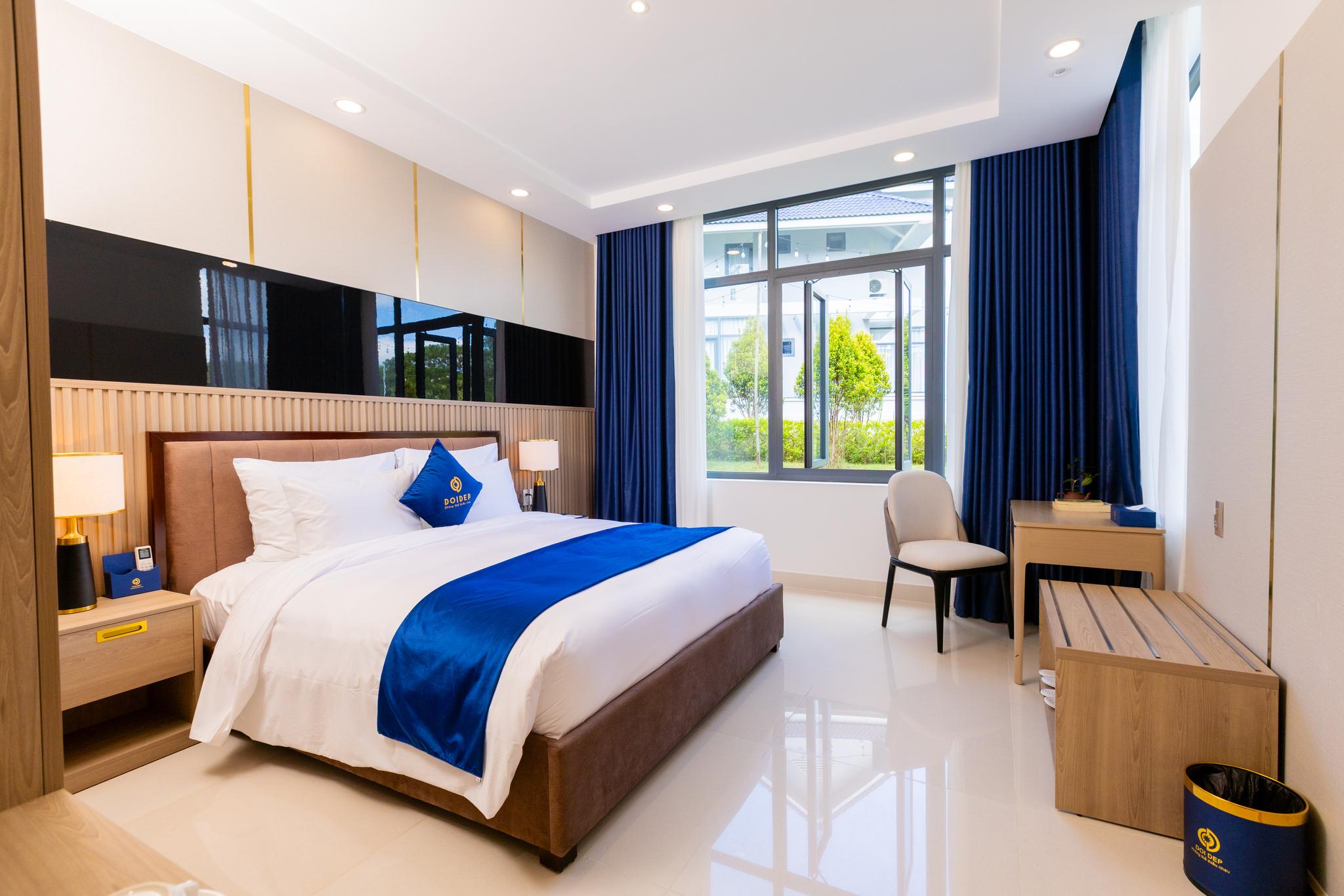 DELUXE, DOUBLE BED