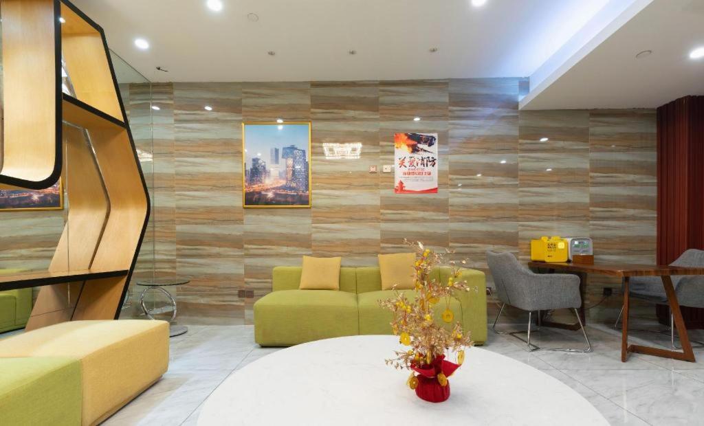 Chonpines Hotel (Beijing Caoqiao Metro Station) 46/51
