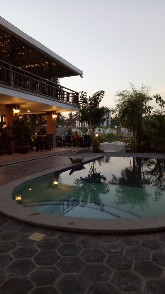 Samathi Lake Resort 8/48