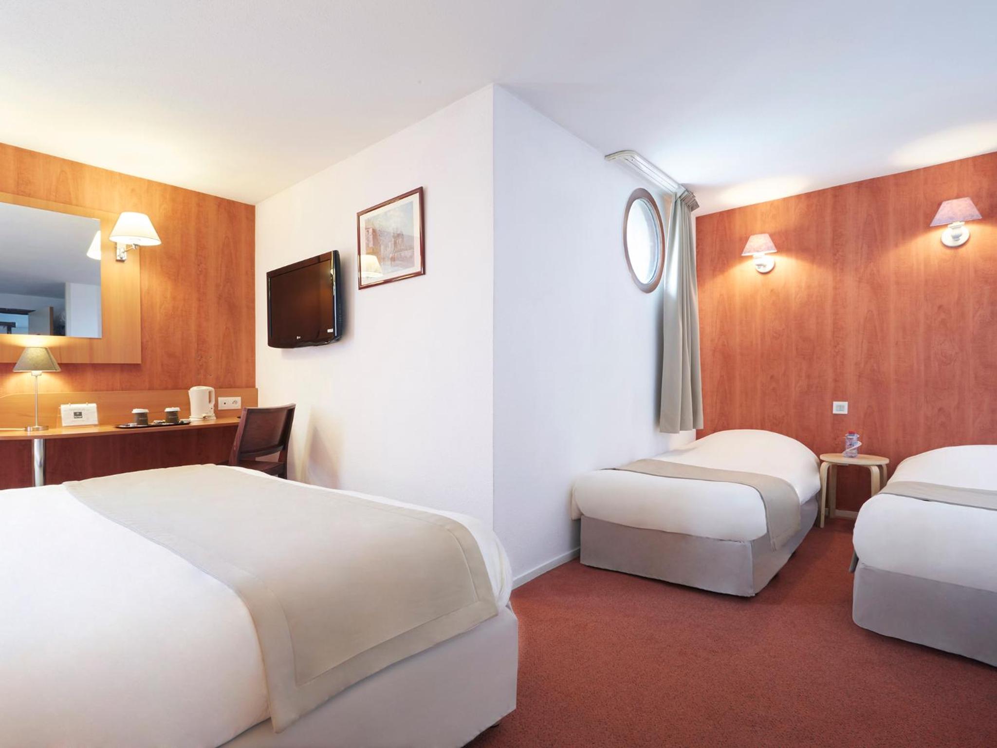 Room, Twin Beds