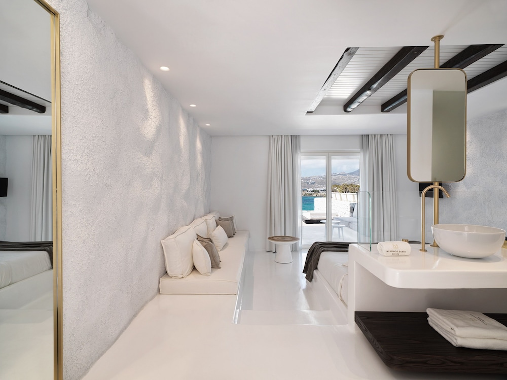 Mykonos Earth Suites 70/70