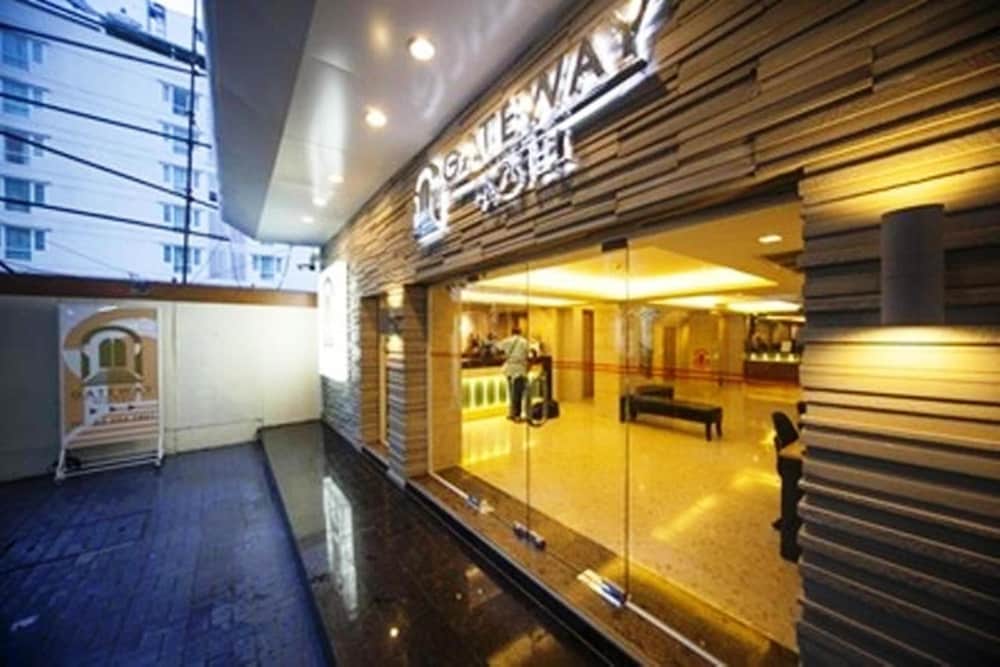 GATEWAY HOTEL 13/15