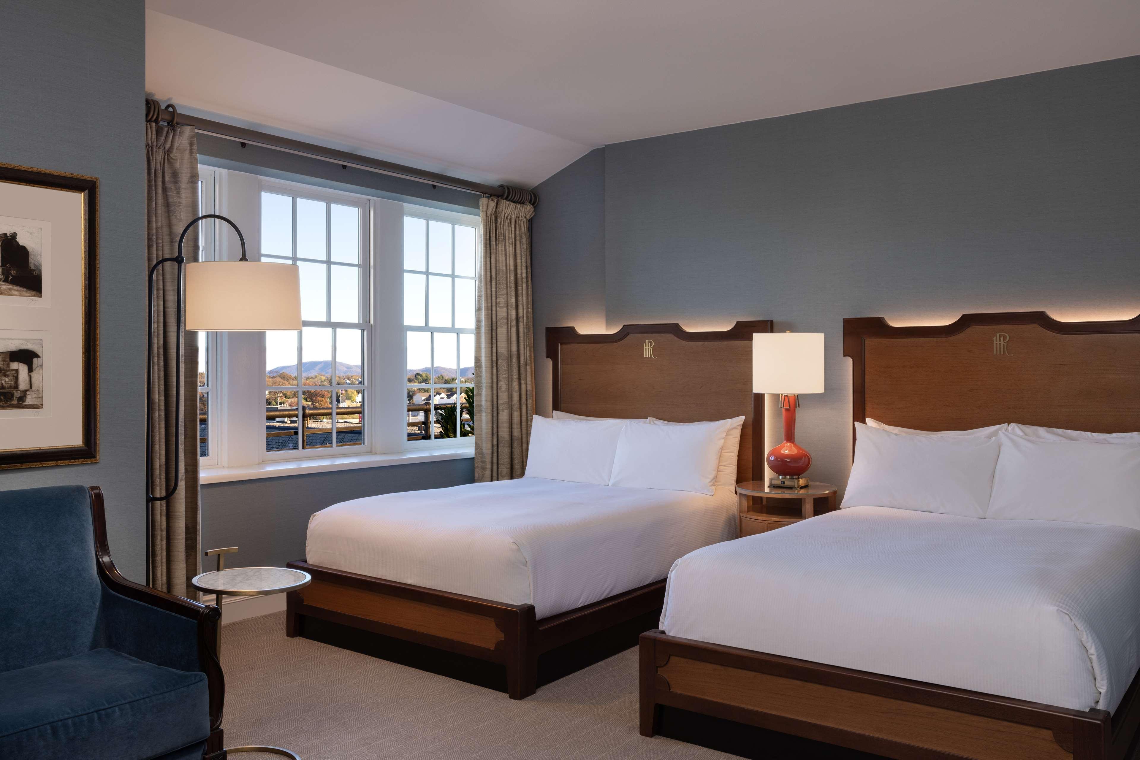 1 BEDROOM, COMMONWEALTH, SUITE, KING BED