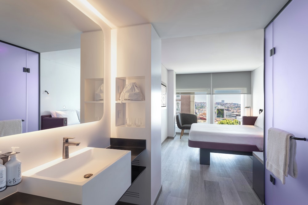YOTEL Porto, Select by Hilton 47/48