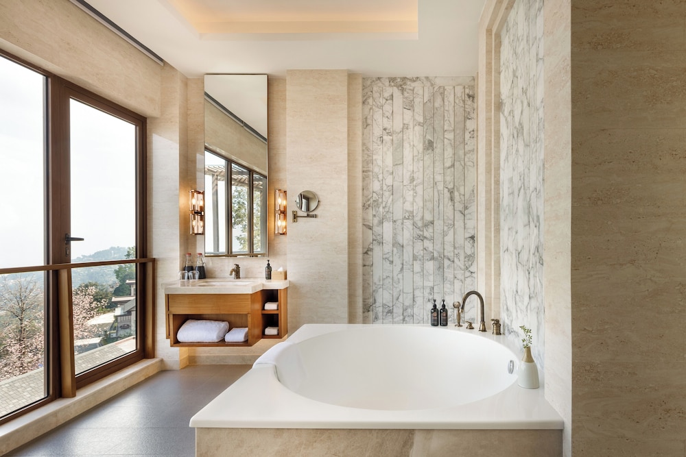 Dusit Thani Himalayan Resort 58/61