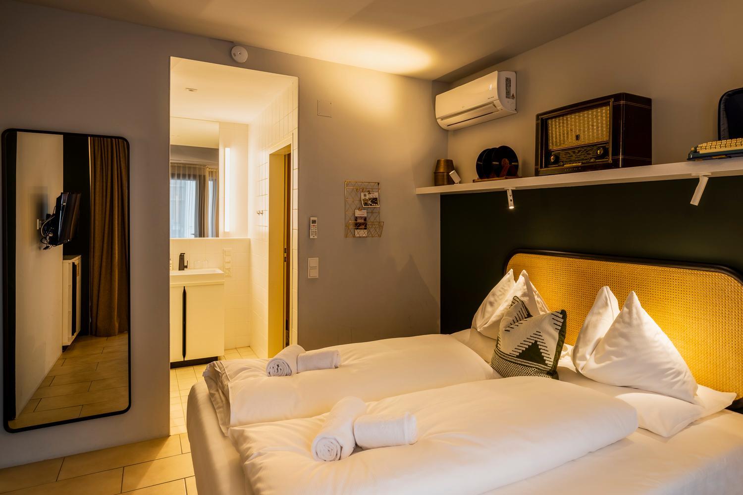 Afsigned on Arrival, Junior Suite