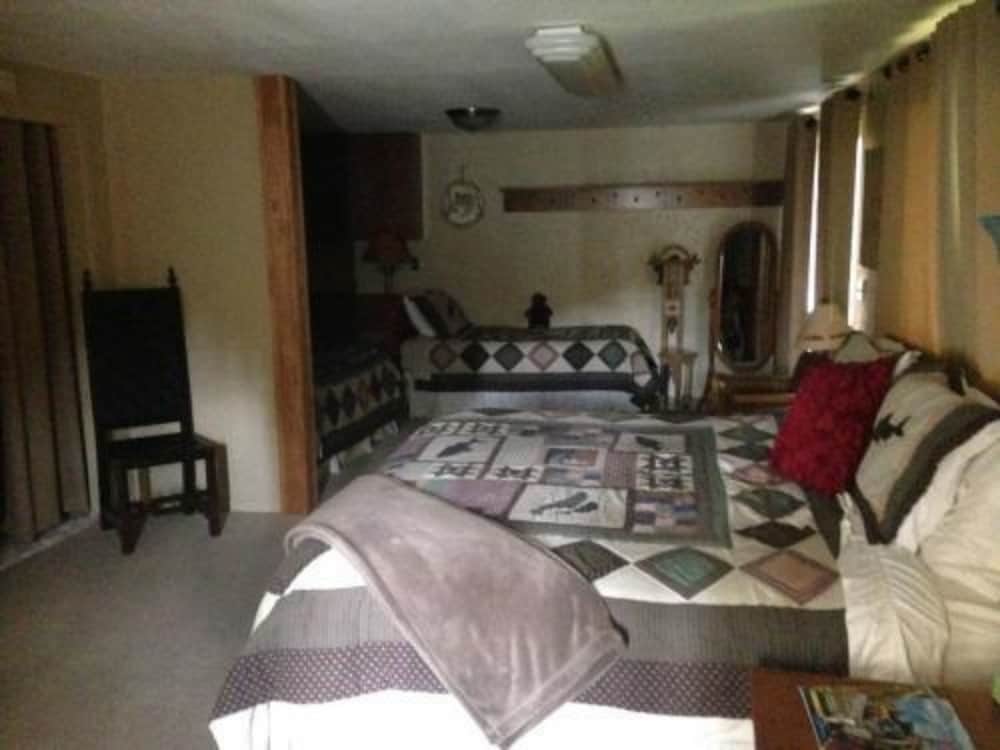 Anchorage Walkabout Town B&B 27/43