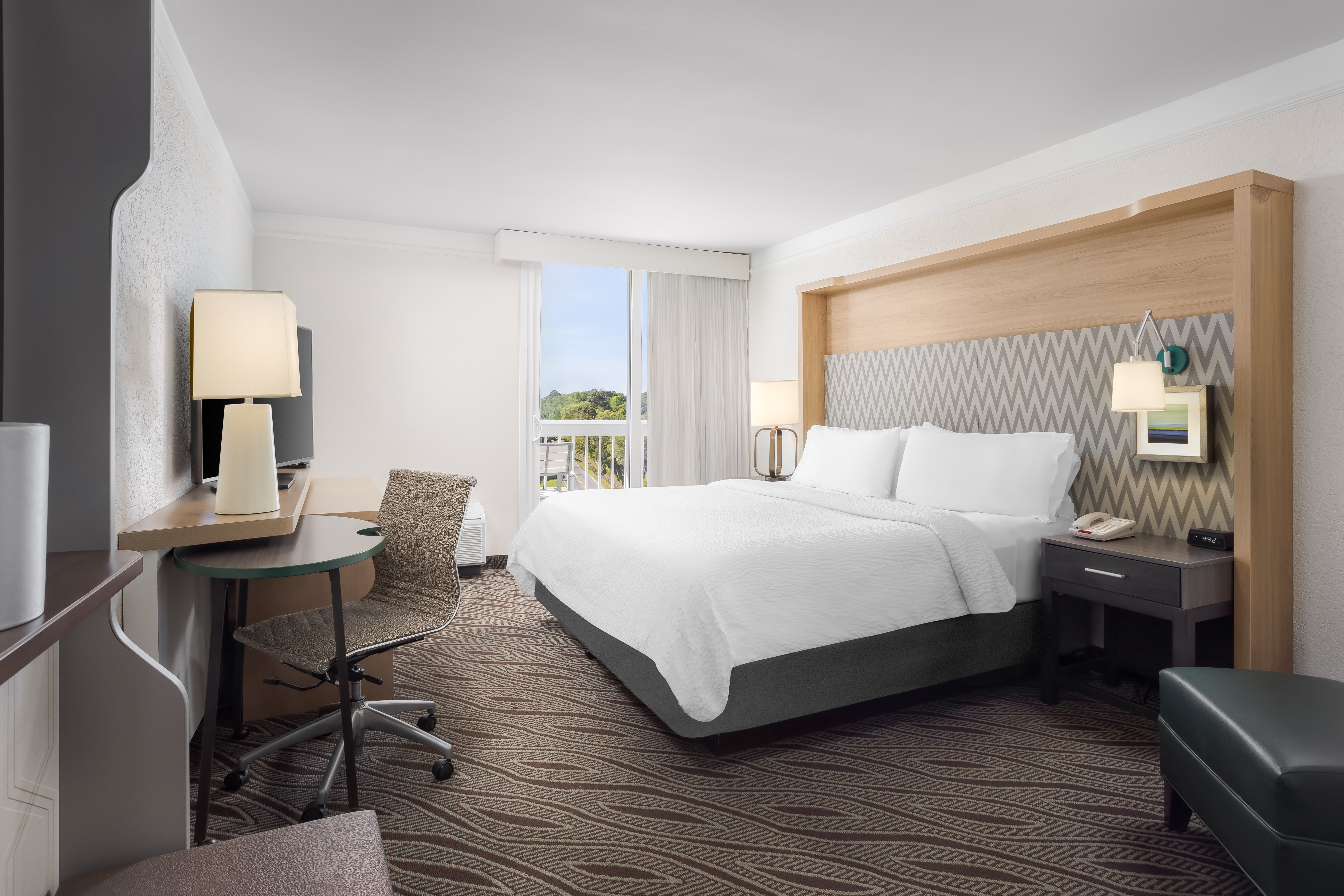 غرفة بسرير كينج بإطلالة على المدينة بشرفة، Holiday Inn Oceanfront At Surfside Beach 2/2