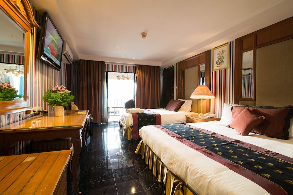 Diamond City Hotel 27/72