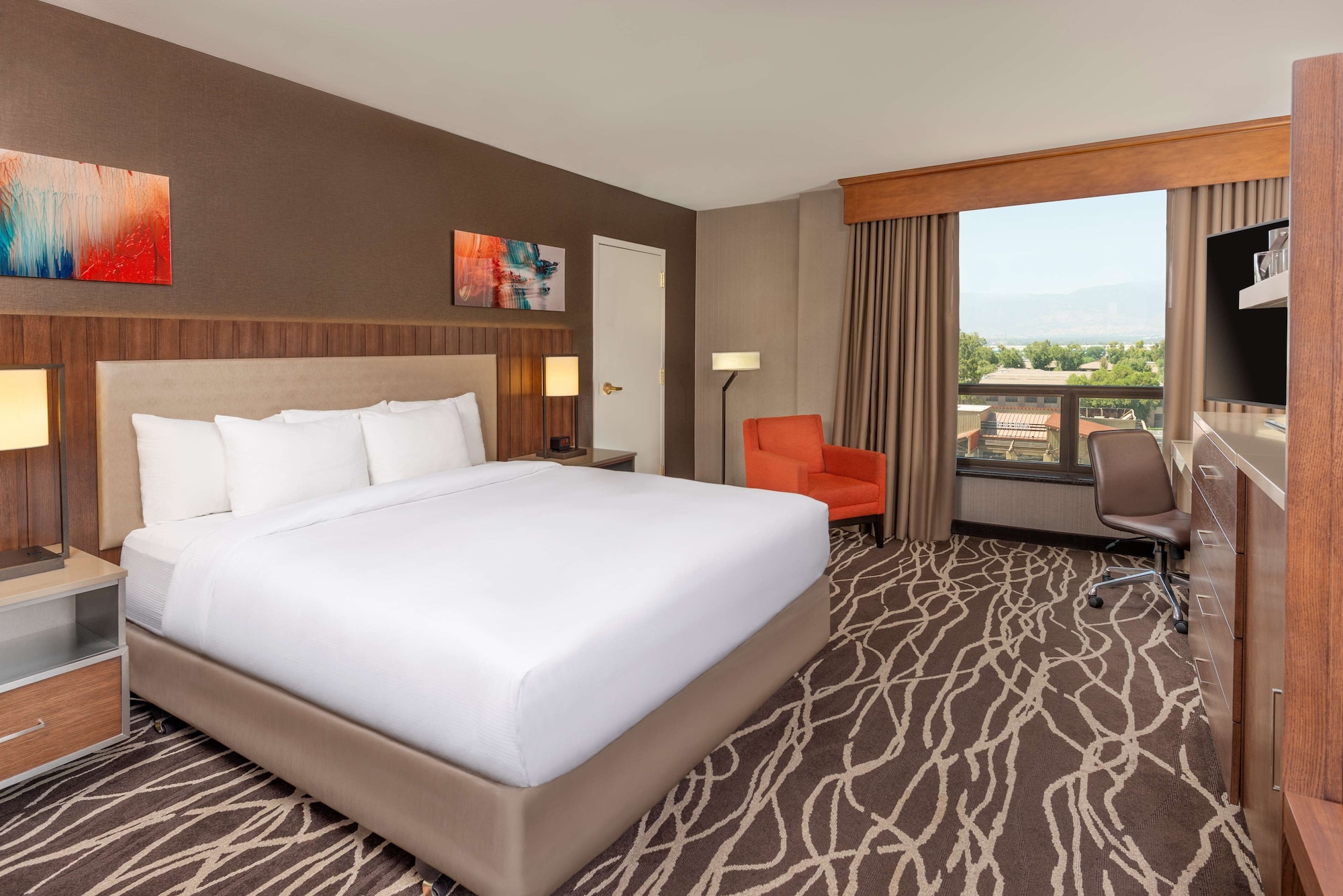 BUSINESS, KING BED