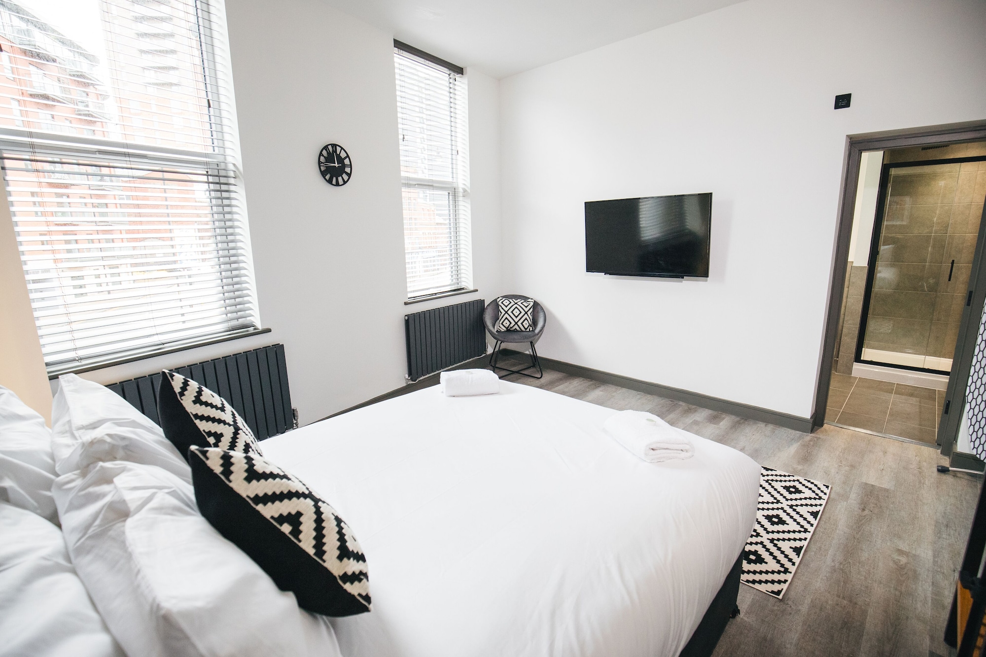 DELUXE, DOUBLE BED