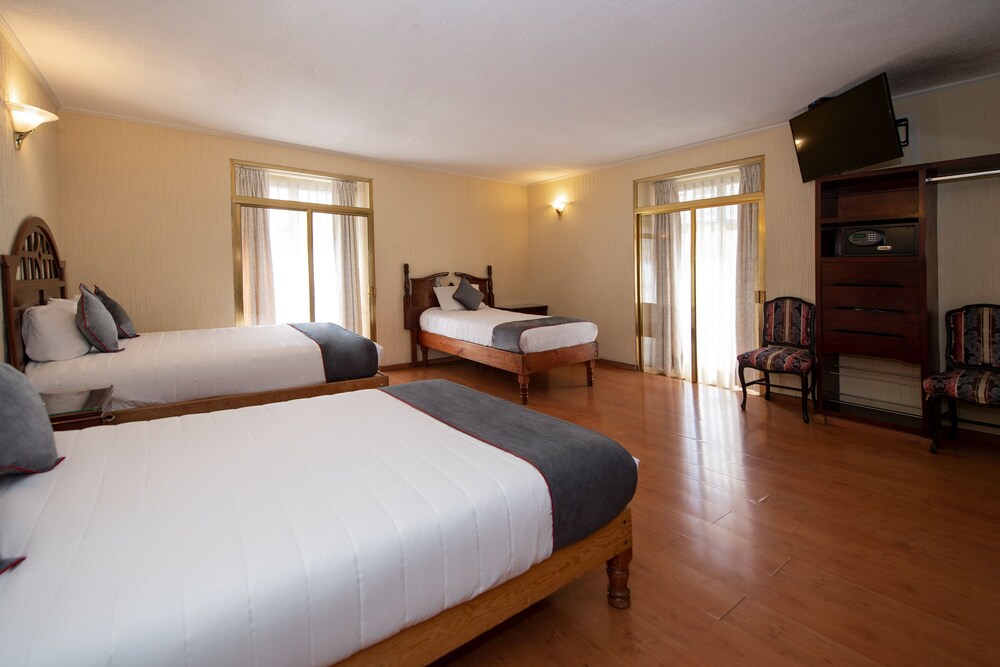 Hotel Senorial 11/50